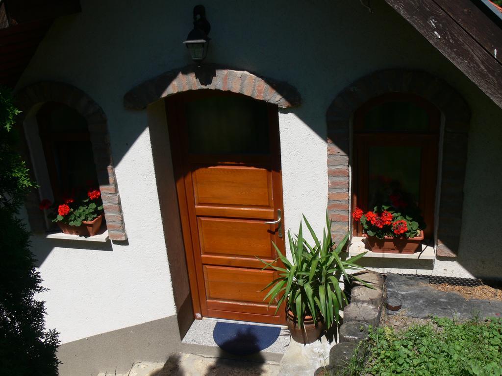 Szalma Vendeghaz Hotel Mogyorosbanya Exterior photo